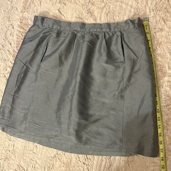 LOFT skirt in size 10 - Picture 3 of 10
